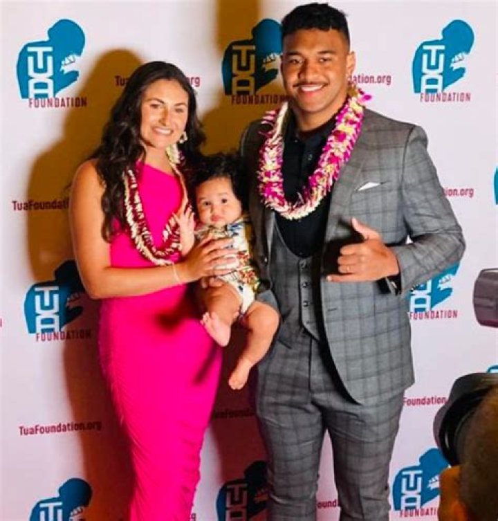 Tua Tagovailoa Girlfriend 2022, Age, Height, Wikipedia, Net Worth, Instagram